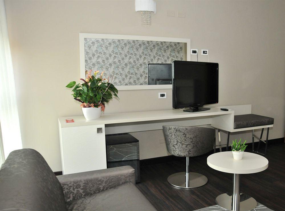 Hotel Lalla Beauty & Relax Cesenatico Buitenkant foto